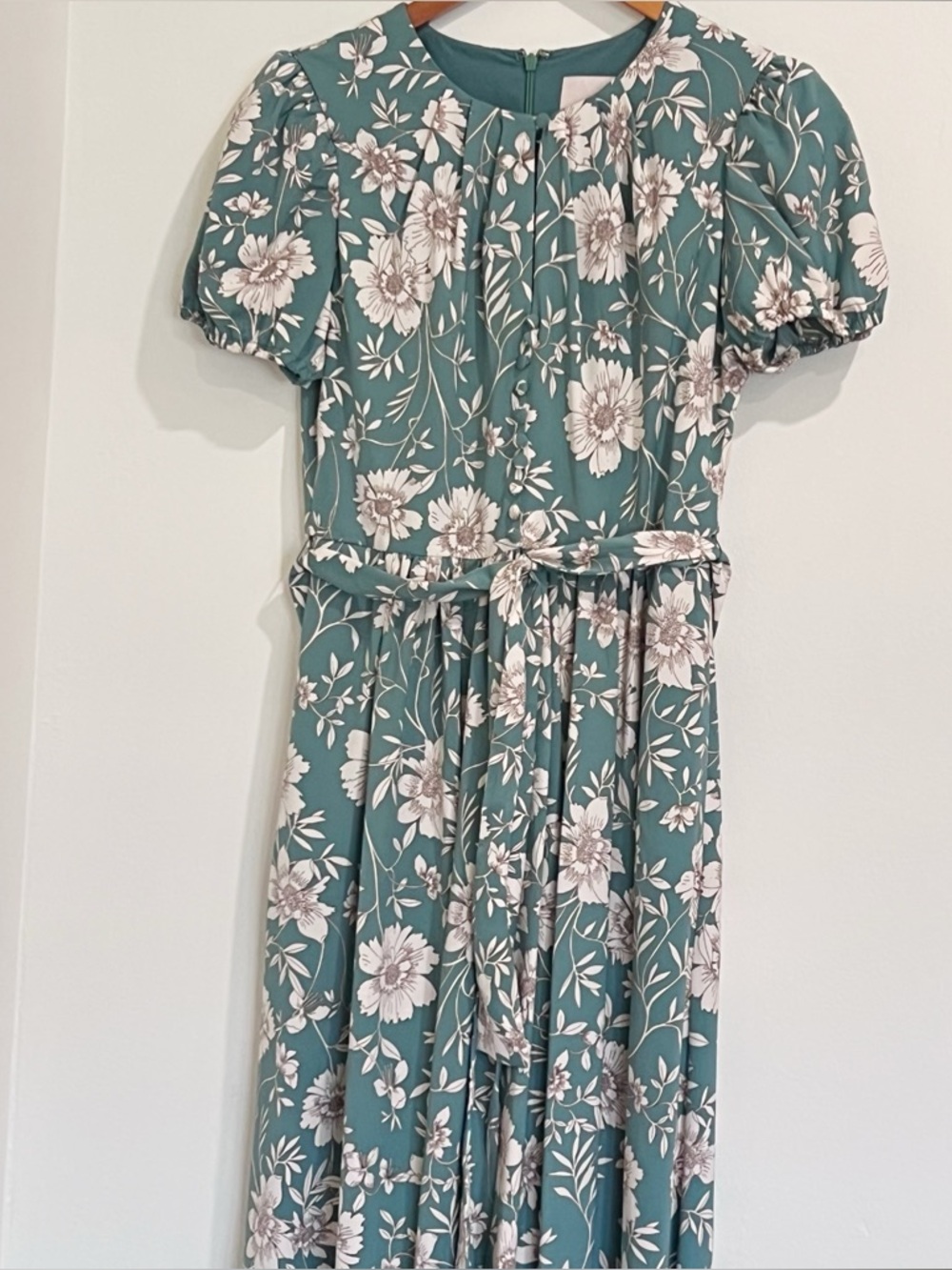 EUC Gal Meets Glam Collection Shannon Pleat Neck Floral Maxi Dress - Picture 5 of 12
